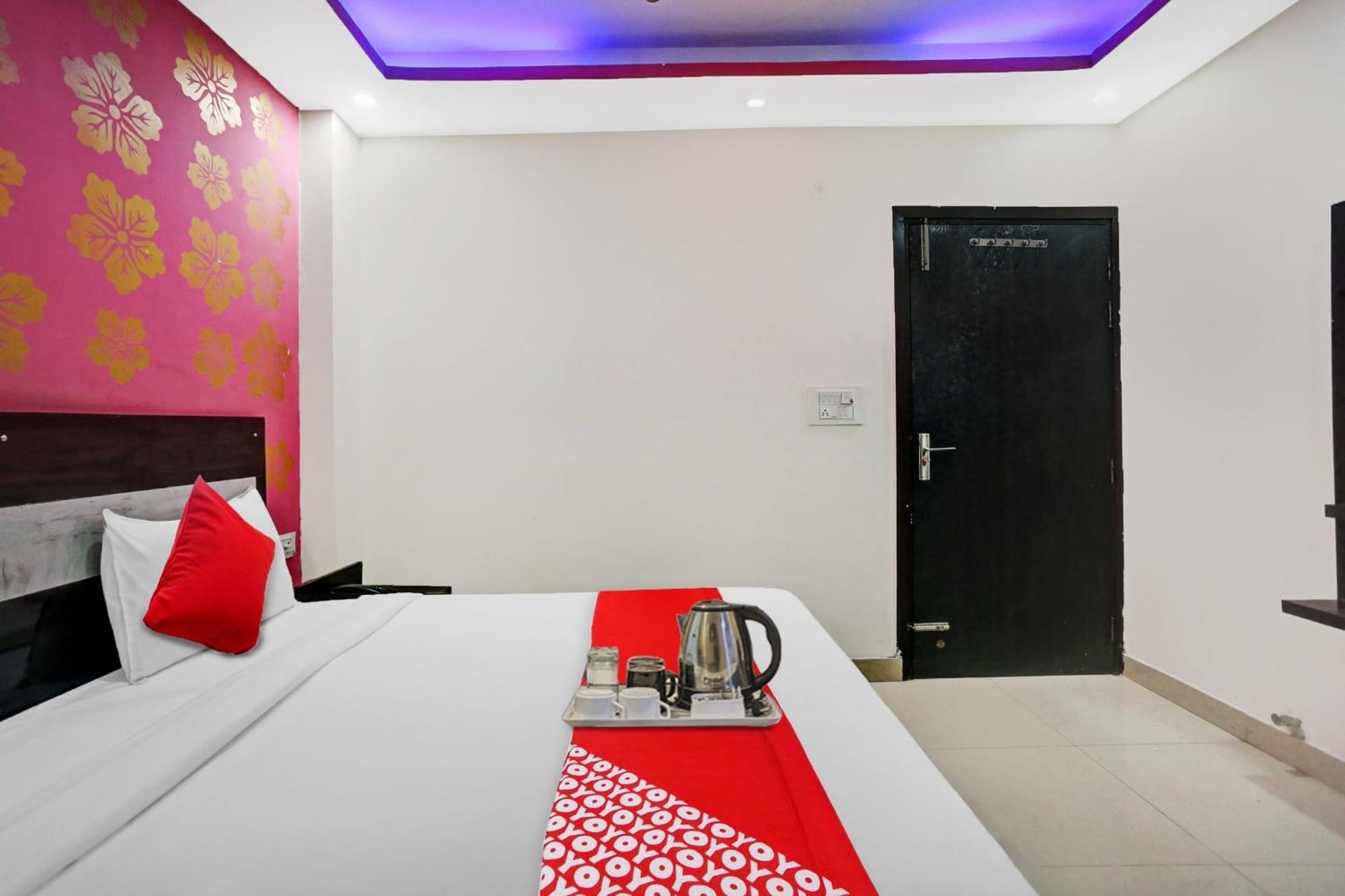 Hotel O Hotel Blue Orchid Нью-Дели Экстерьер фото