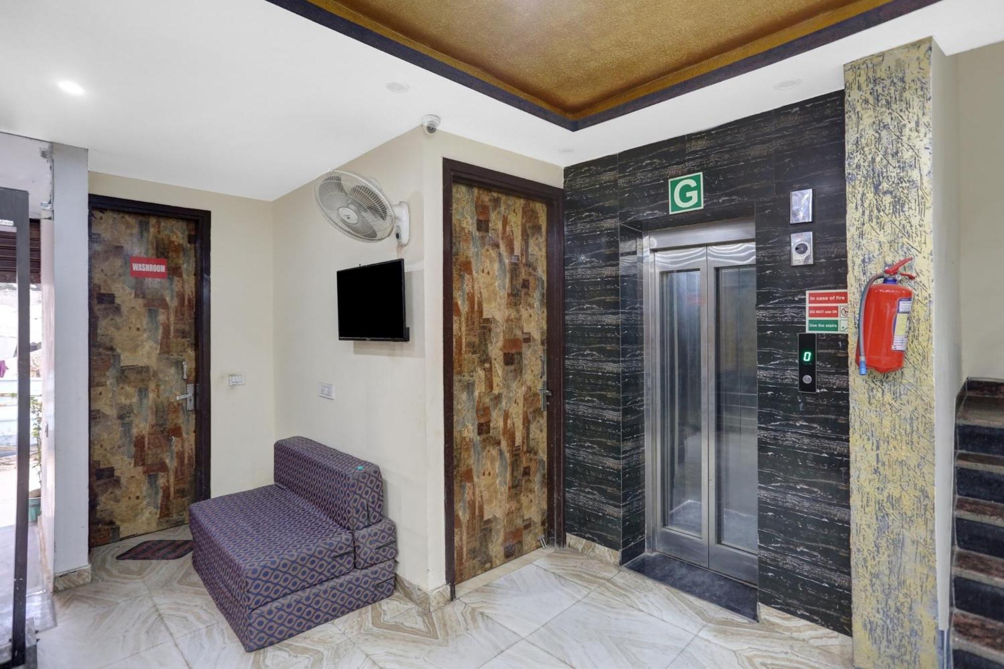 Hotel O Hotel Blue Orchid Нью-Дели Экстерьер фото