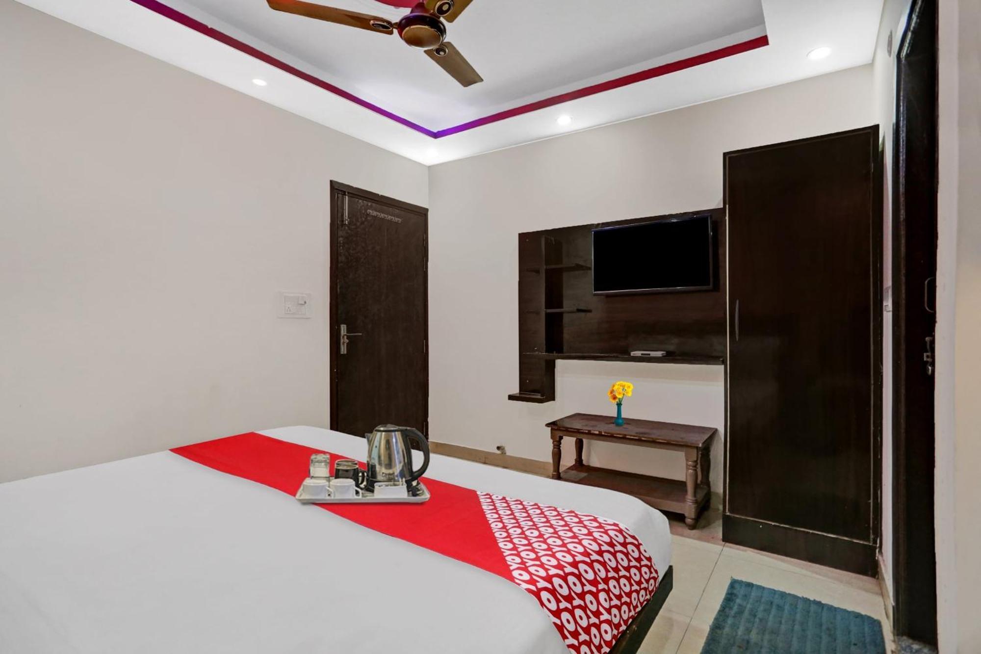 Hotel O Hotel Blue Orchid Нью-Дели Экстерьер фото
