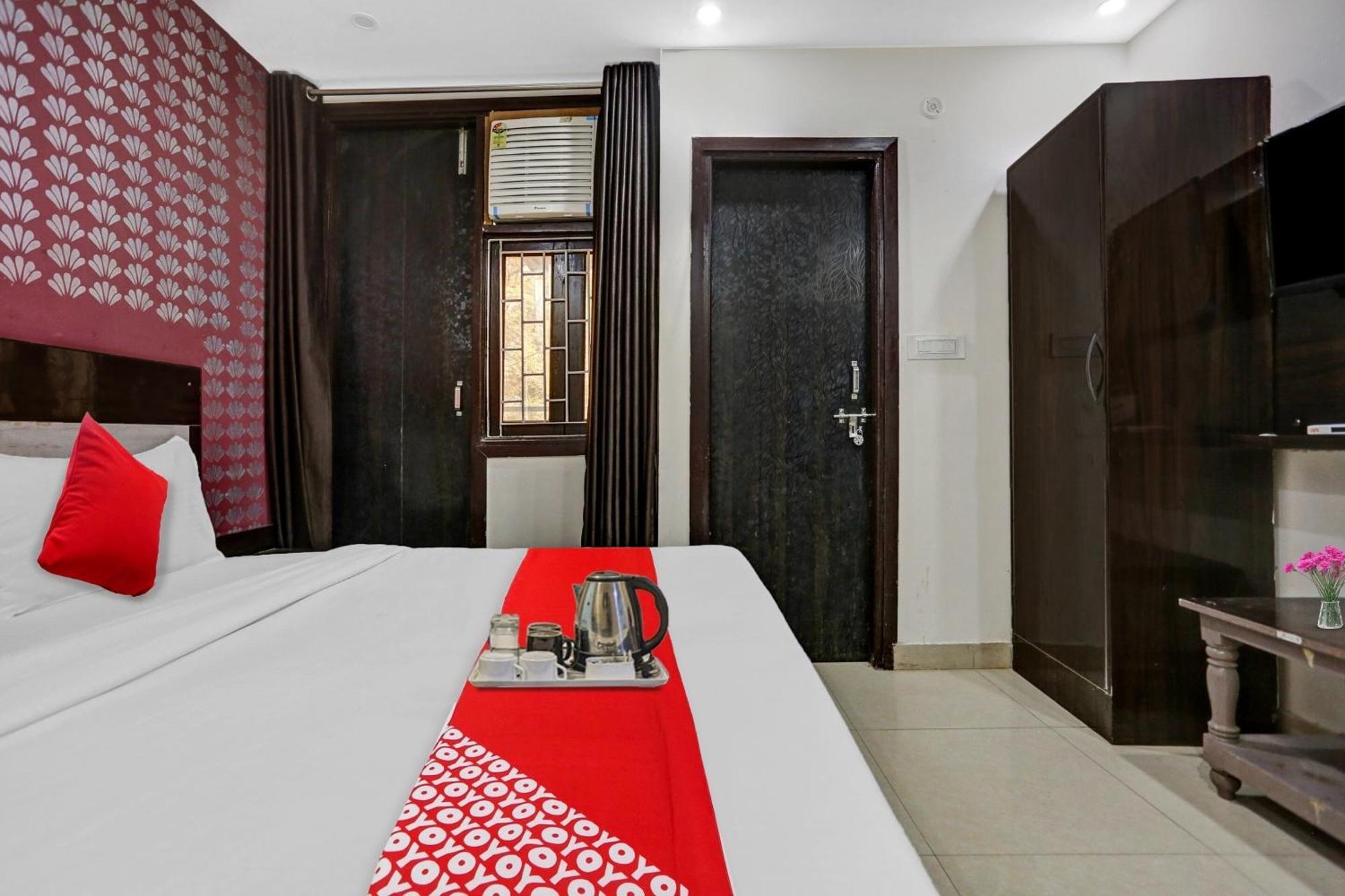 Hotel O Hotel Blue Orchid Нью-Дели Экстерьер фото