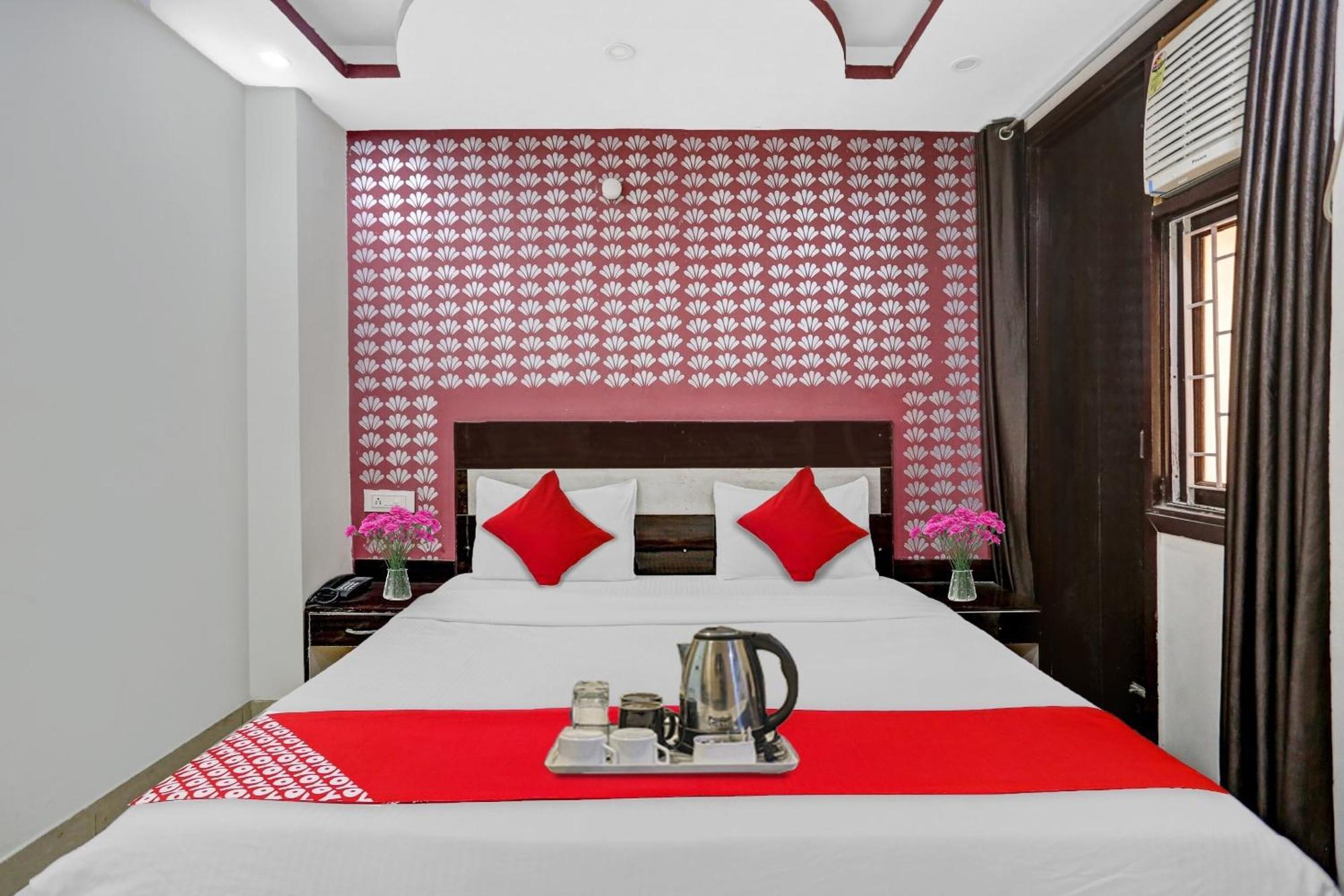 Hotel O Hotel Blue Orchid Нью-Дели Экстерьер фото